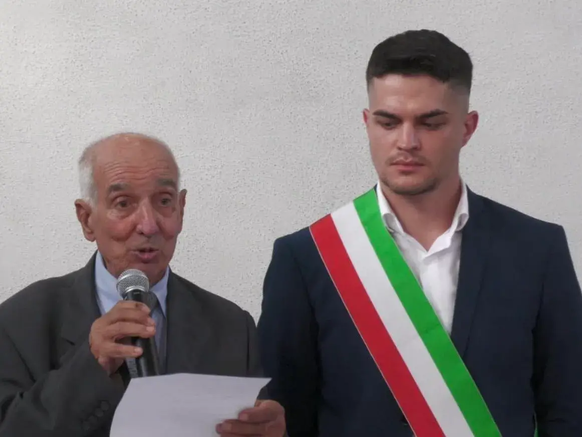 Sepoltura di Bernardo Zizi: il sindaco di Onifai risponde alla famiglia e ricostruisce l'iter