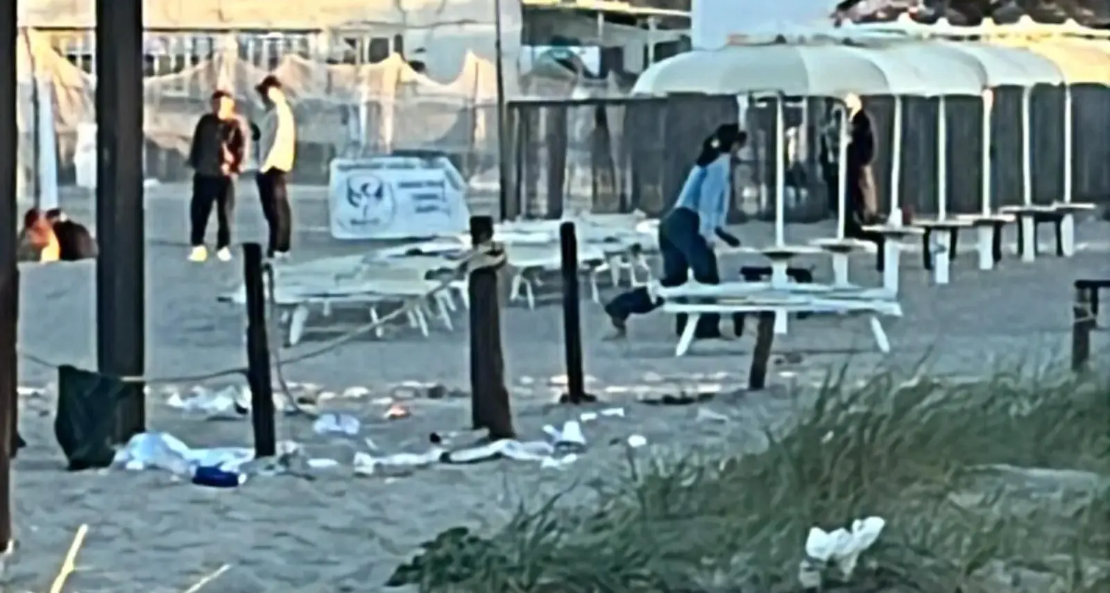 \"Al Poetto degrado e rifiuti\", allarme di Meloni (FdI): \"Il sindaco di Cagliari venga a vedere\"