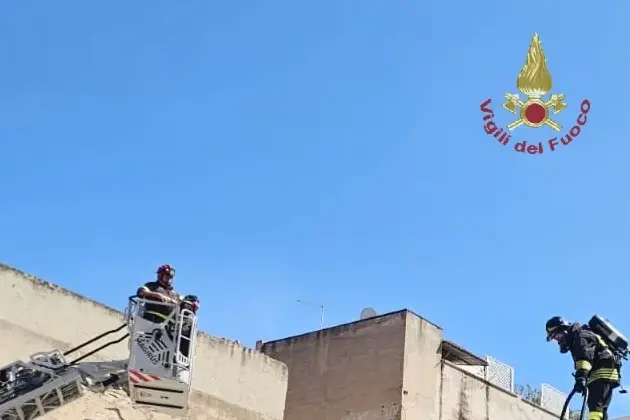 Fiamme in un ristorante di Cagliari: locale evacuato